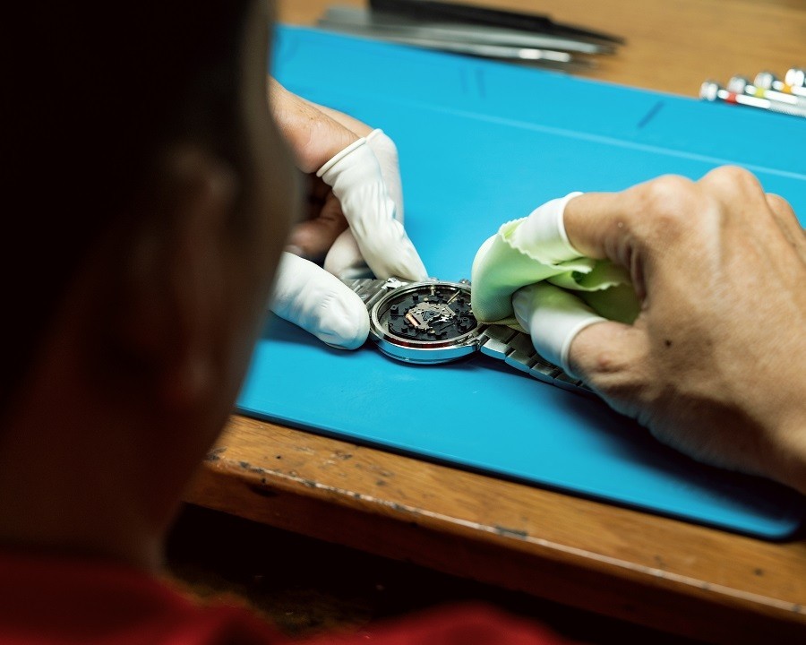 Cách thay pin đồng hồ tại nhà 35 Cách thay pin đồng hồ tại nhà