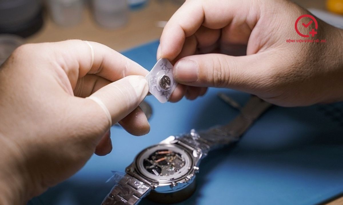 Cách thay pin đồng hồ tại nhà 25 Cách thay pin đồng hồ tại nhà