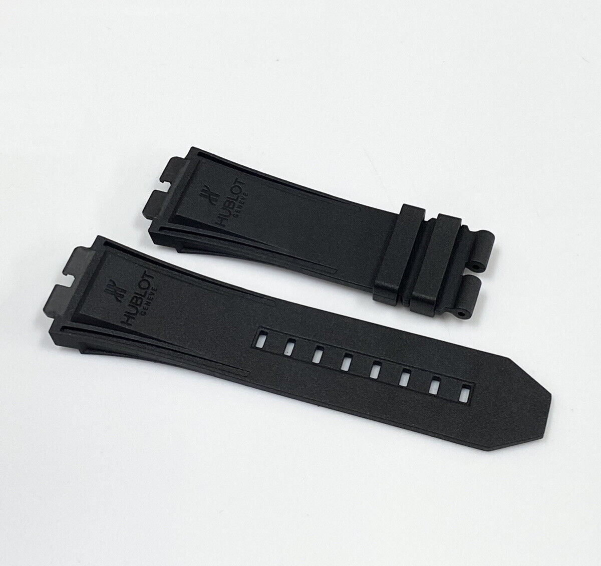 Thay dây cao su đồng hồ Hublot chính hãng Đảm bảo chất lượng Thay dây cao su đồng hồ Hublot chính hãng Đảm bảo chất lượng