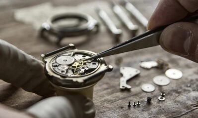 Dịch vụ lau dầu đồng hồ ở Hà Nội 6 Dịch vụ lau dầu đồng hồ tại Hà Nội