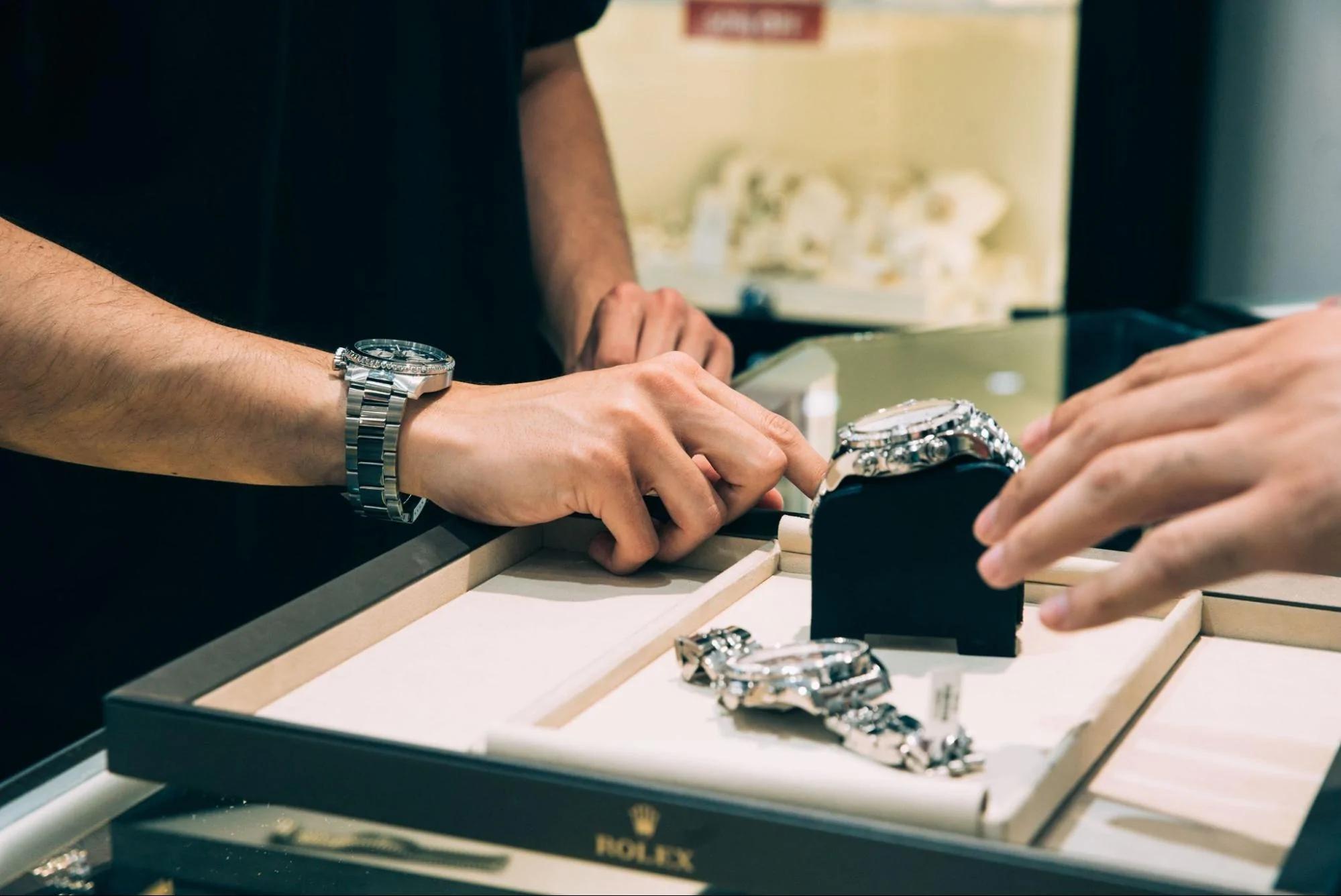 Thu mua đồng hồ Breitling cũ 12 Thu mua đồng hồ Breitling cũ