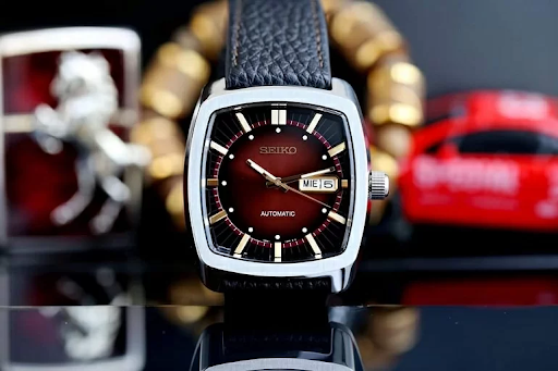 Cách chọn lựa đồng hồ Seiko mặt vuông phù hợp 16 Cách chọn lựa đồng hồ Seiko mặt vuông phù hợp