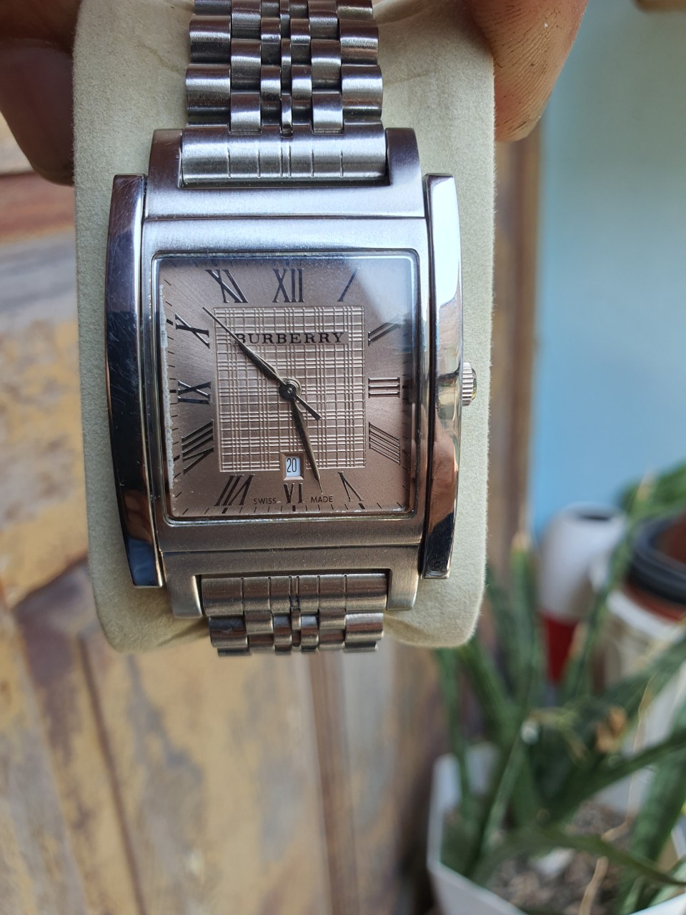 Đồng hồ Burberry nữ dây kim loại Đồng hồ Burberry nữ dây kim loại