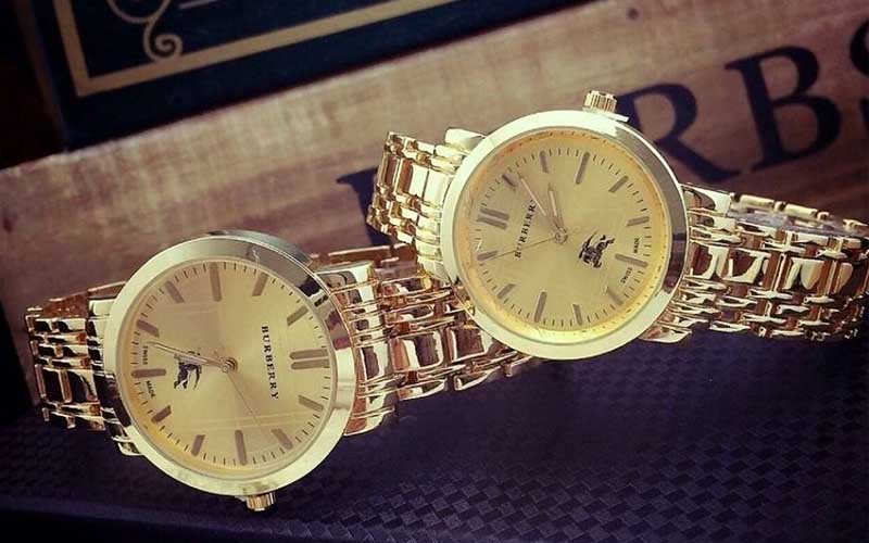Đồng hồ Burberry nữ dây kim loại Đồng hồ Burberry nữ dây kim loại