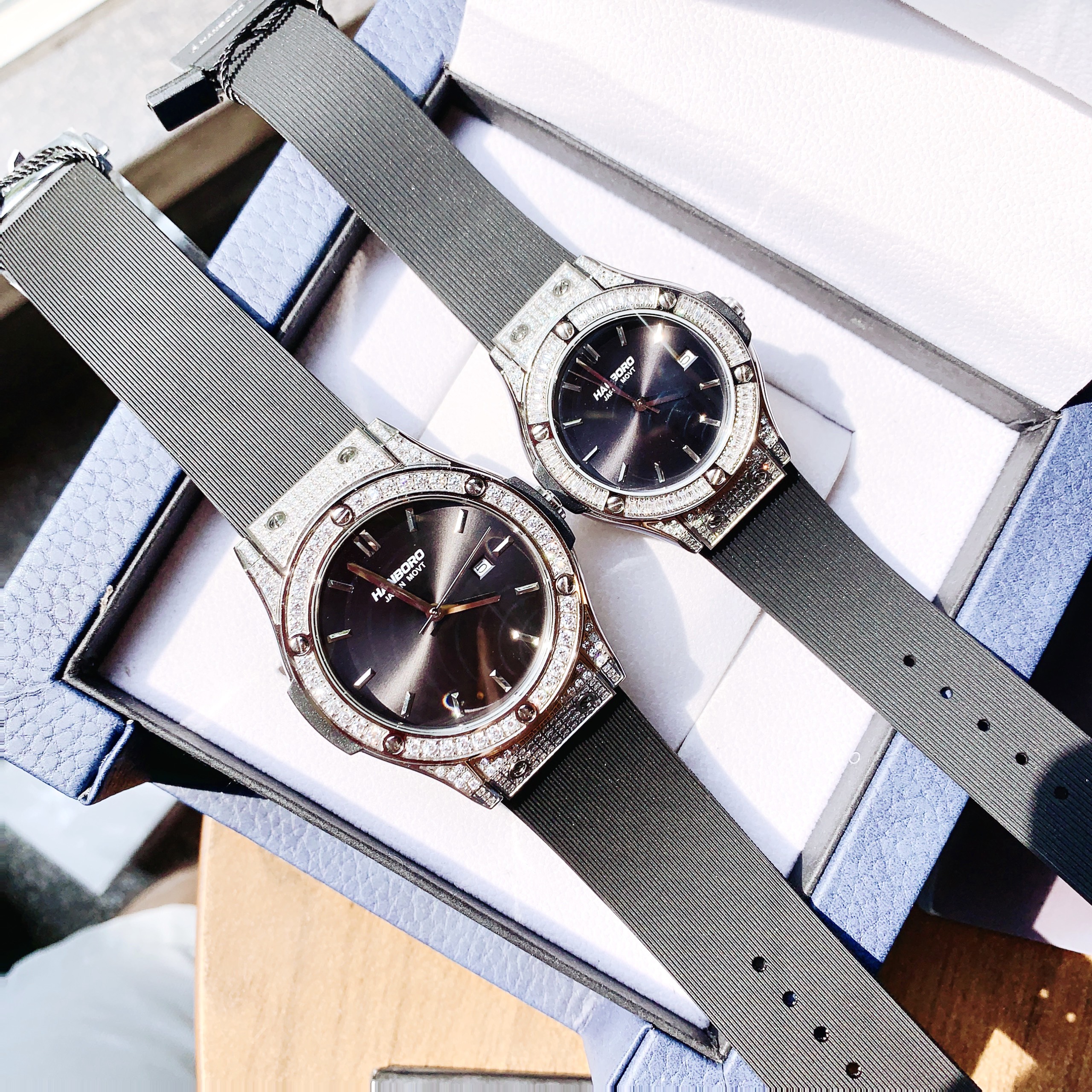 Giá Đồng Hồ Hublot Chính Hãng Hướng Dẫn Chi Tiết Và Bảng Giá Cập Nhật 12 Giá Đồng Hồ Hublot Chính Hãng Hướng Dẫn Chi Tiết Và Bảng Giá Cập Nhật