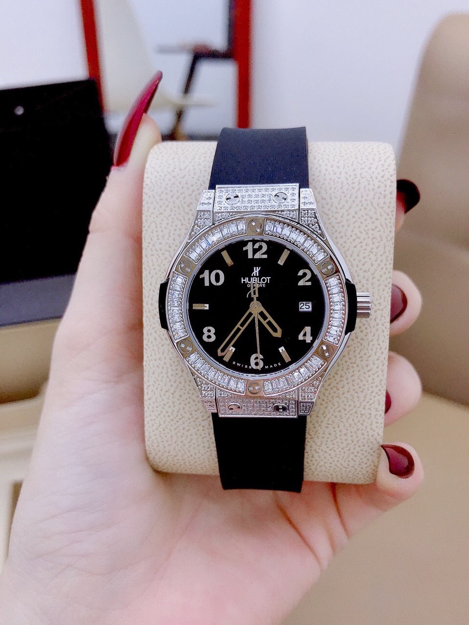 Giá Đồng Hồ Hublot Nữ Tìm Hiểu Về Giá Cả, Chất Lượng và Những Mẫu Đồng Hồ Đẹp Nhất 12 Giá Đồng Hồ Hublot Nữ Tìm Hiểu Về Giá Cả, Chất Lượng và Những Mẫu Đồng Hồ Đẹp Nhất