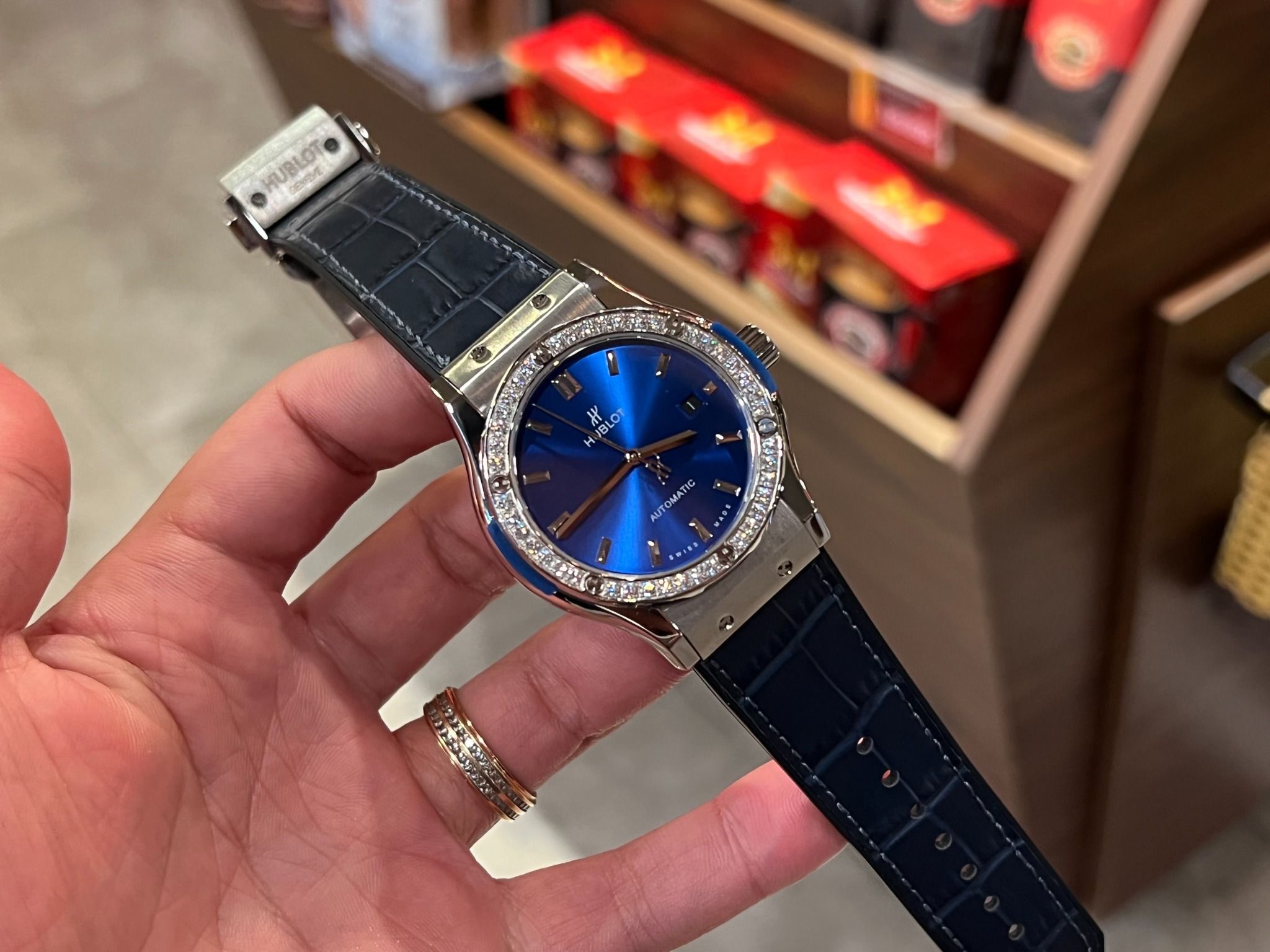 Giới thiệu về đồng hồ Hublot Nam Classic Fusion 11 Giới thiệu về đồng hồ Hublot Nam Classic Fusion