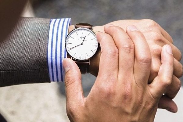 Quy trình thay pin đồng hồ DW 14 Quy trình thay pin đồng hồ DW
