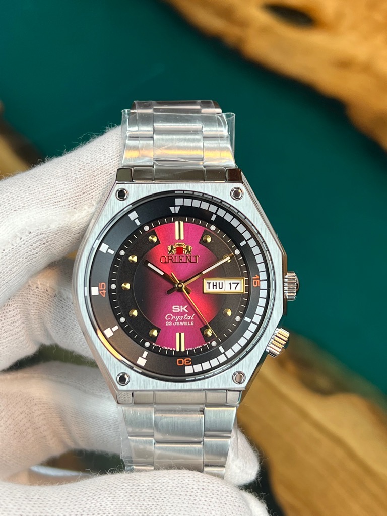 Giá đồng hồ SK mặt lửa cũ 15 Giá đồng hồ SK mặt lửa cũ