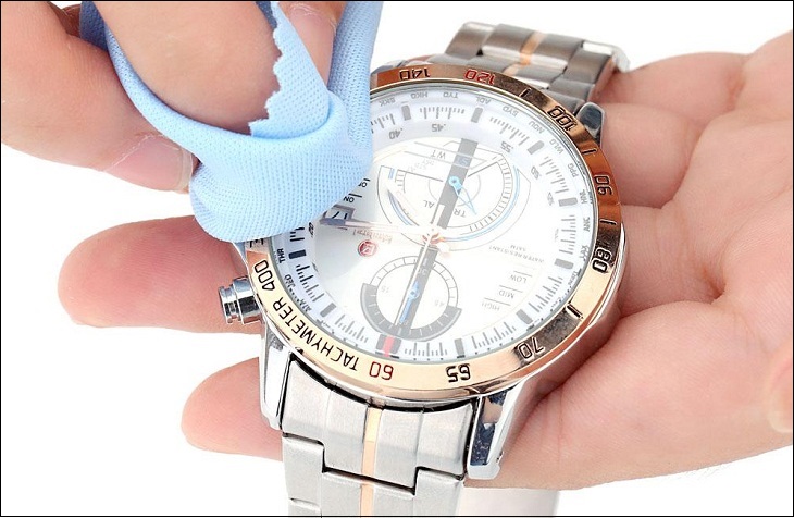 Vỏ đồng hồ bị trầy xước: Nguyên nhân và cách khắc phục 22 Vỏ đồng hồ bị trầy xước: Nguyên nhân và cách khắc phục