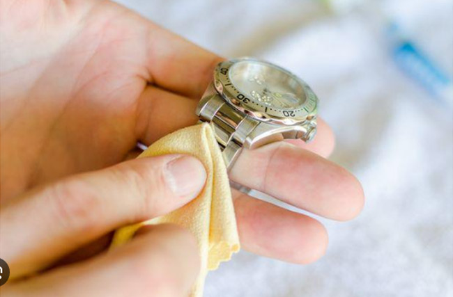 Làm Mới Đồng Hồ Mạ Vàng: Bí Kíp Tỏa Sáng!